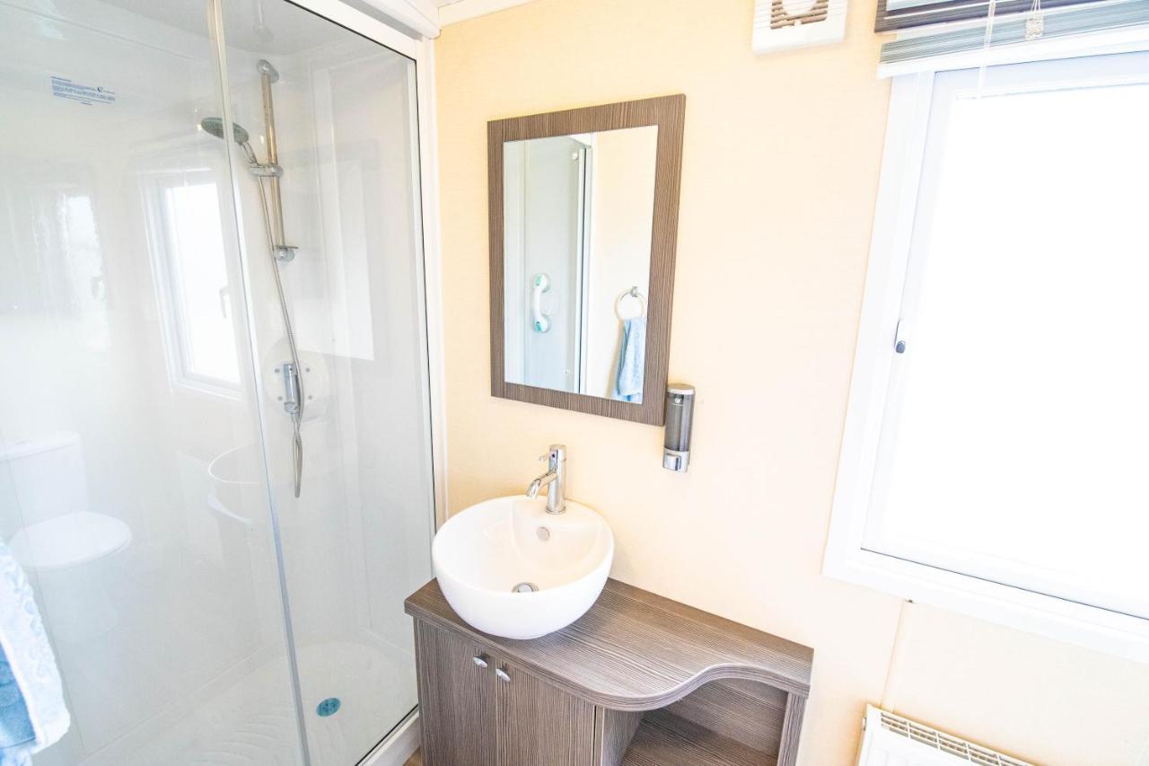 Big Skies Platinum Plus Holiday Home With Wifi, Netflix, Dishwasher, Decking Camber 外观 照片