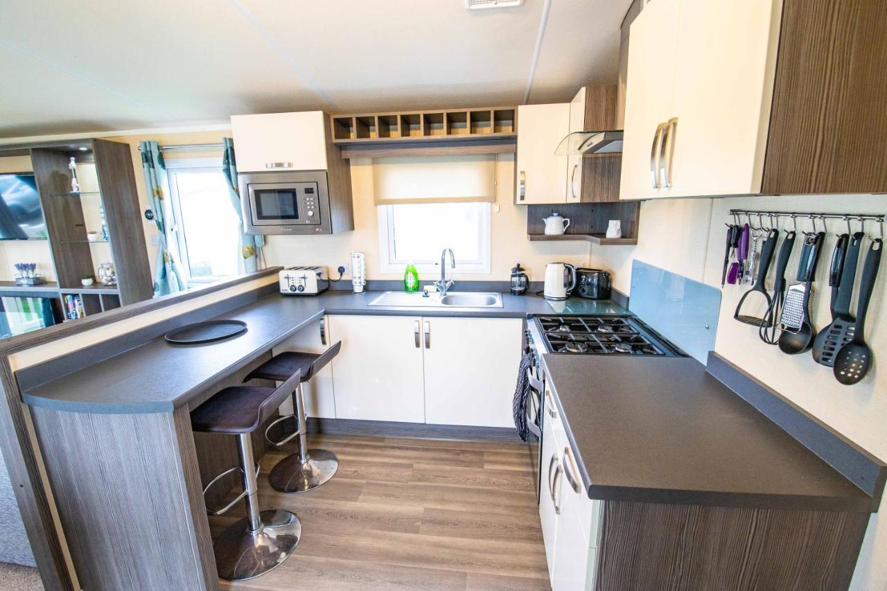 Big Skies Platinum Plus Holiday Home With Wifi, Netflix, Dishwasher, Decking Camber 外观 照片