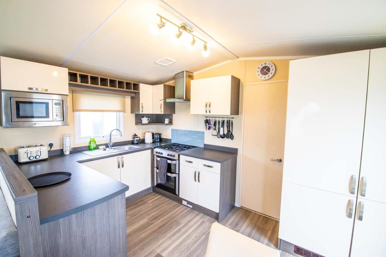 Big Skies Platinum Plus Holiday Home With Wifi, Netflix, Dishwasher, Decking Camber 外观 照片