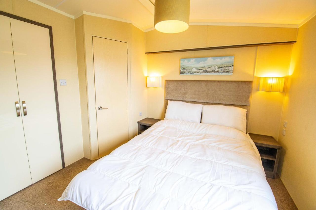 Big Skies Platinum Plus Holiday Home With Wifi, Netflix, Dishwasher, Decking Camber 外观 照片