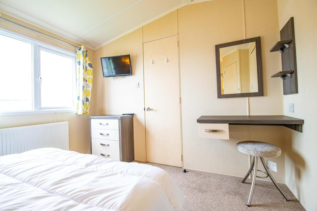 Big Skies Platinum Plus Holiday Home With Wifi, Netflix, Dishwasher, Decking Camber 外观 照片