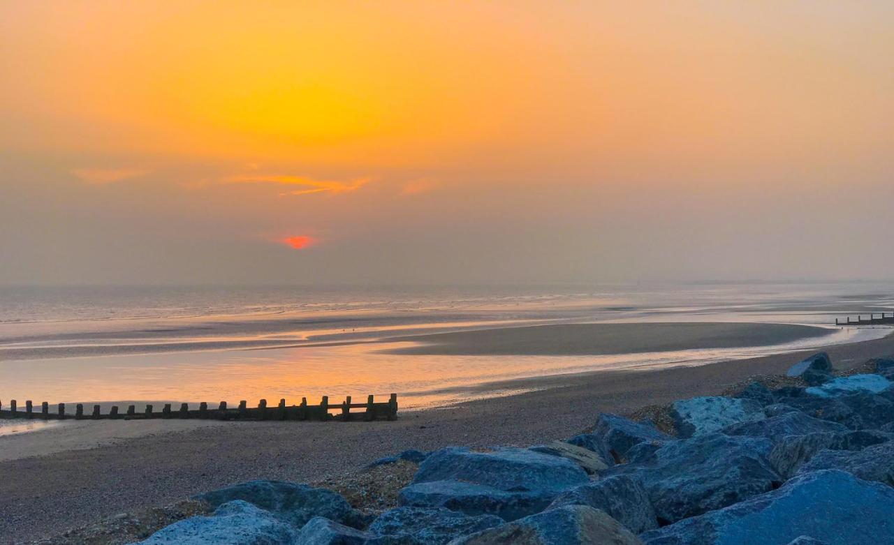 Big Skies Platinum Plus Holiday Home With Wifi, Netflix, Dishwasher, Decking Camber 外观 照片