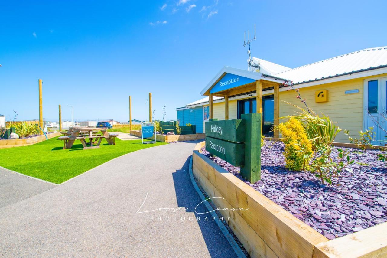 Big Skies Platinum Plus Holiday Home With Wifi, Netflix, Dishwasher, Decking Camber 外观 照片